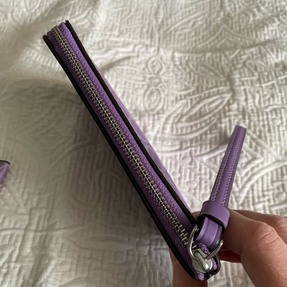 NWOT Coach Wristlet Wallet & Card Case Signature Canvas Silver/Iris Purple Zip - Picture 8 of 8